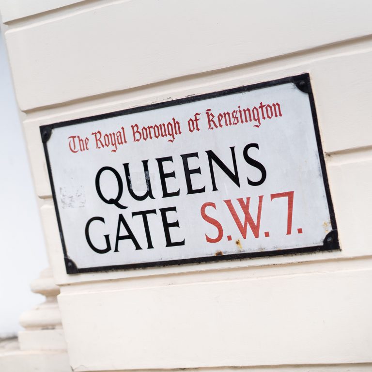 Queen's Gate street sign